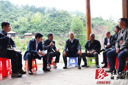 罗建南带头深入白毛坪镇领办省委巡视交办群众信访问题(图4)