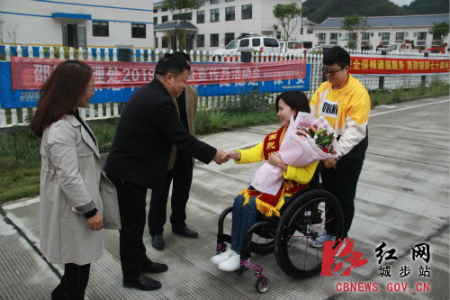 城步举行仪式欢迎“全国脱贫攻坚奋进奖”获得者杨淑亭载誉归来(图5)
