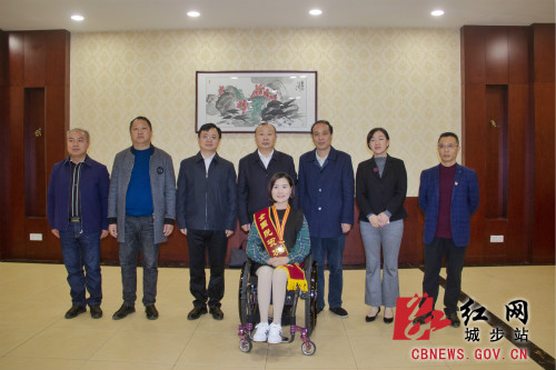 城步举行仪式欢迎“全国脱贫攻坚奋进奖”获得者杨淑亭载誉归来(图3)