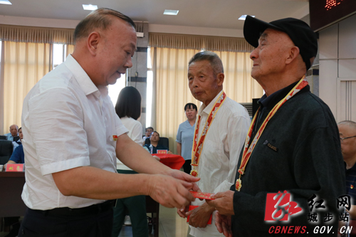 城步庆祝中华人民共和国成立70周年主题宣讲报告会暨座谈会召开(图5)