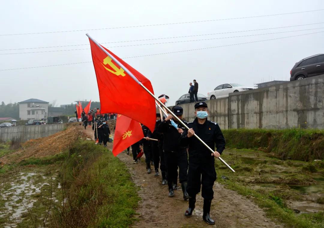 城步公安：民警添绿，春意更浓(图1)