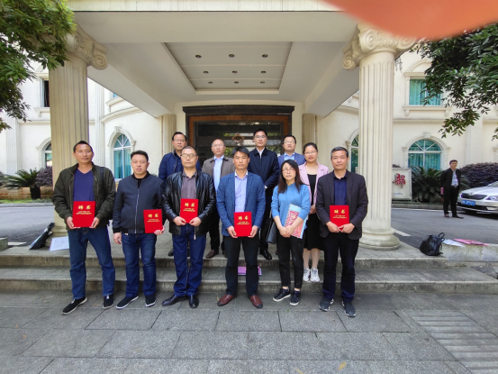 城步苗族自治县医疗保障局举行2020年全县“打击欺诈骗保维护基金安全”集中宣传月活动启动暨医保基金社会监督员聘任仪式(图5)