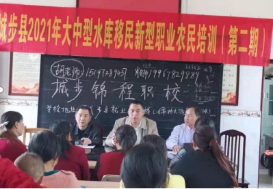 县移民局深入重点移民村开展“微宣讲”(图2)