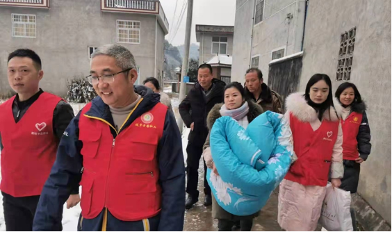 城步民政：积极开展志愿服务应对冰雪天气(图1)