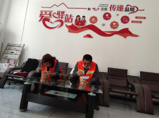 城步首家工会户外劳动者服务站投入使用 ——户外劳动者有了温馨港湾(图4)