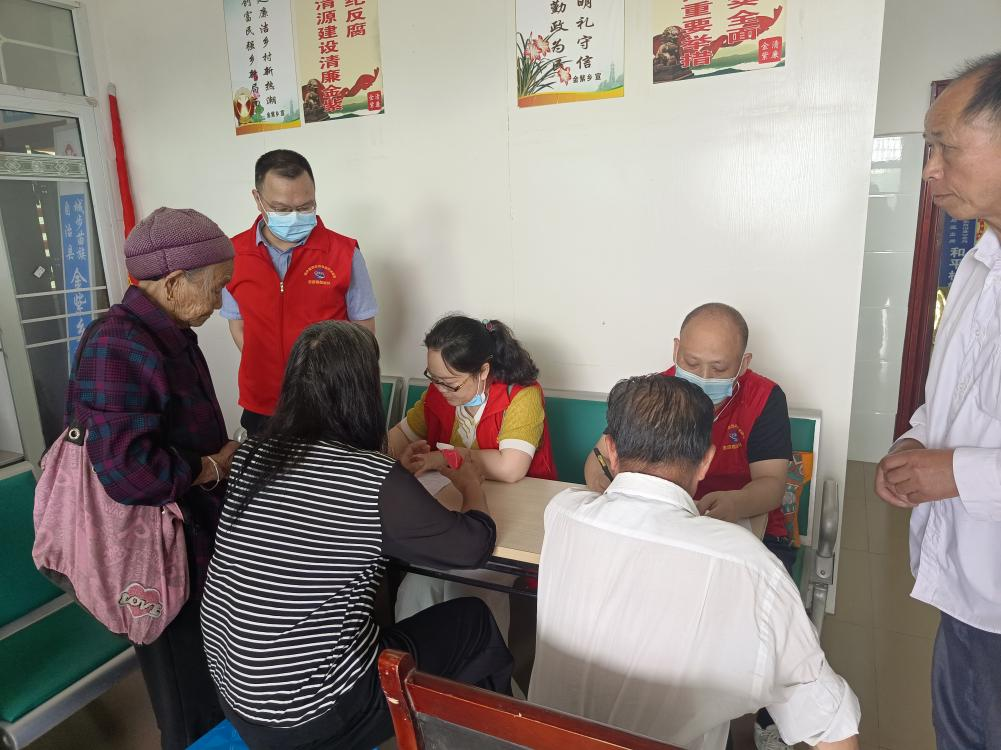 城步医保局积极开展送医送药下乡活动(图3)