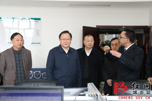 龚文密在城步慰问贫困群众并检查安全生产工作(图1)