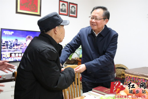龚文密在城步慰问贫困群众并检查安全生产工作(图2)