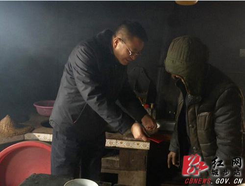 李宪春节前走访慰问兰蓉乡困难群众(图1)
