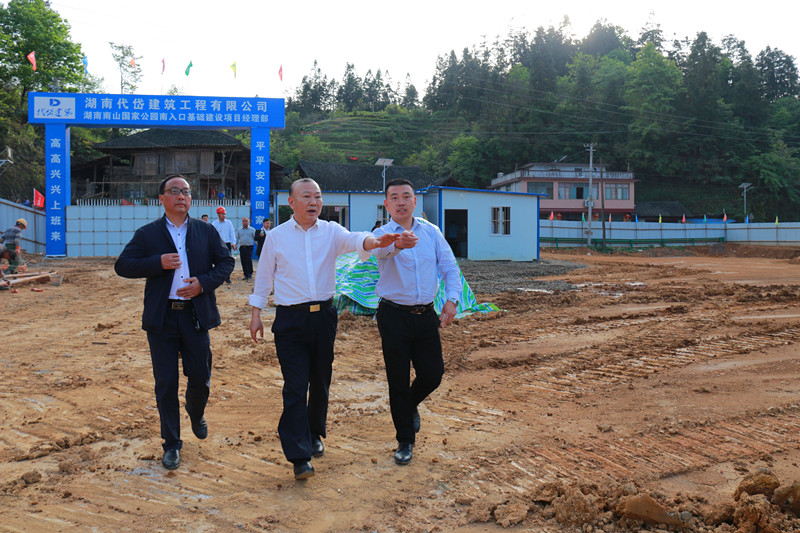 罗建南督查全县易地扶贫搬迁集中安置点工作(图1)
