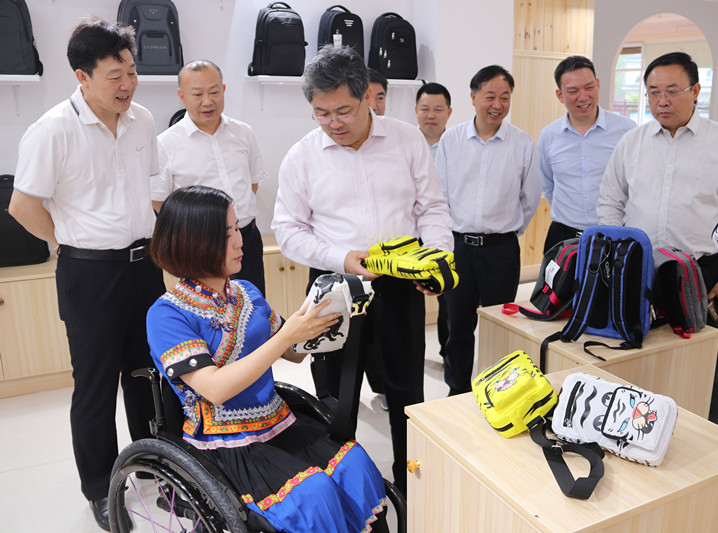 隋忠诚深入城步调研脱贫攻坚工作(图2)