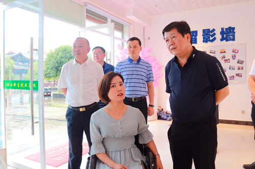 徐湘平到城步调研指导电商扶贫工作(图1)