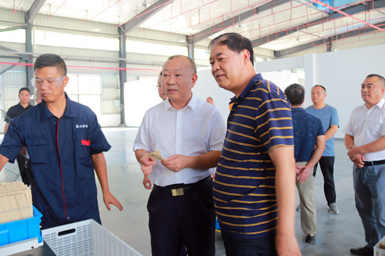 罗建南深入园区调研企业生产经营情况(图1)