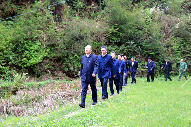 城步委理论学习中心组开展“学史明理”专题学习研讨暨重走长征路活动(图3)