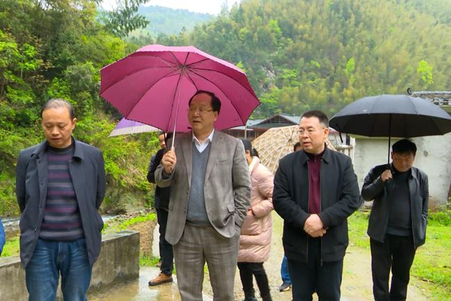 益阳市人大农业委来到城步调研郝水源头保护工作(图1)