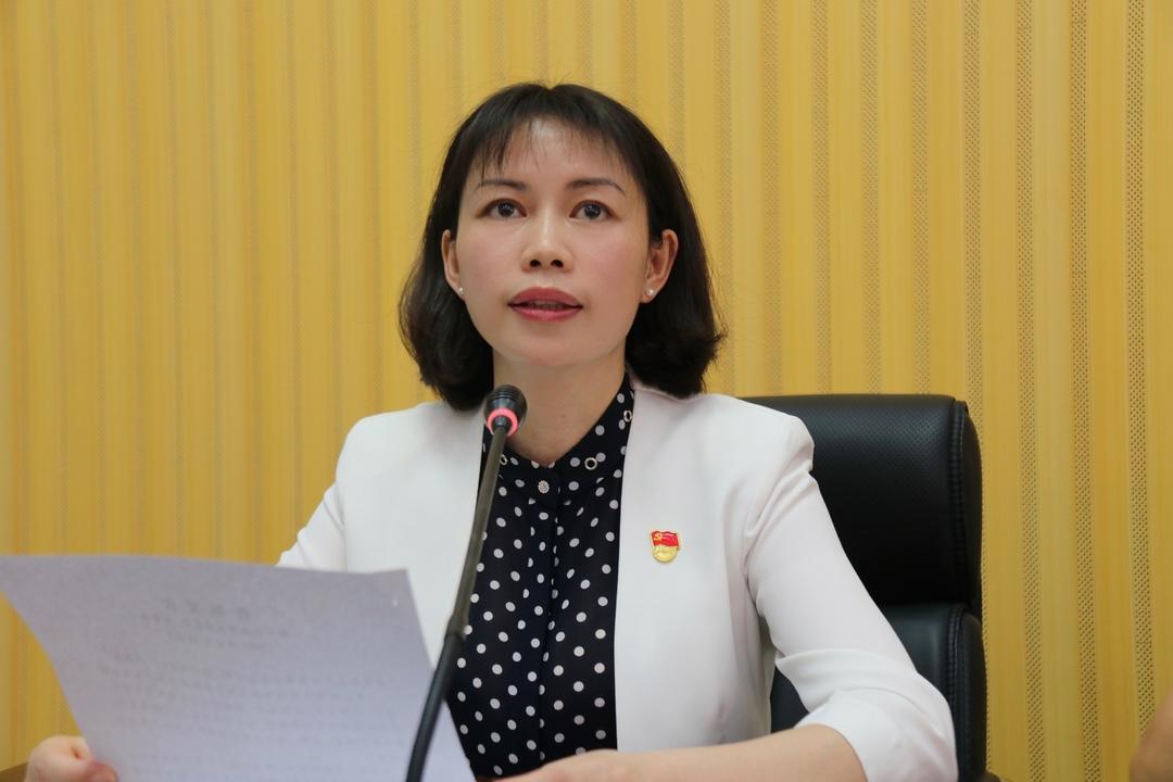 县十七届人大常委会第四十三次会议决定王慧敏为代理县长