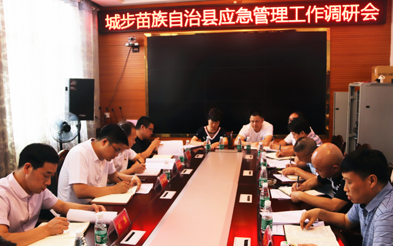 余勋伟到县信访局、城管局、应急管理局调研指导工作(图2)