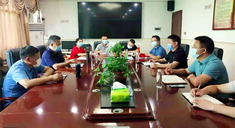 钟胤进到西岩镇督导疫情防控、县乡人大换届选举和乡村振兴工作(图1)