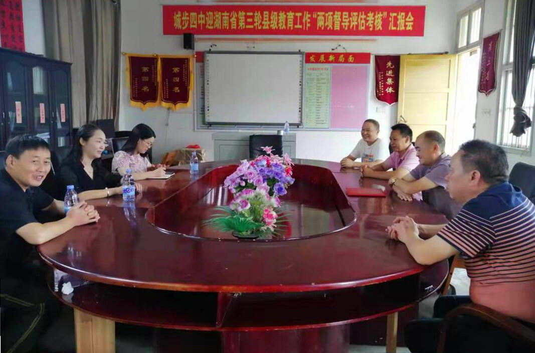刘文革走访慰问一线教育工作者(图1)