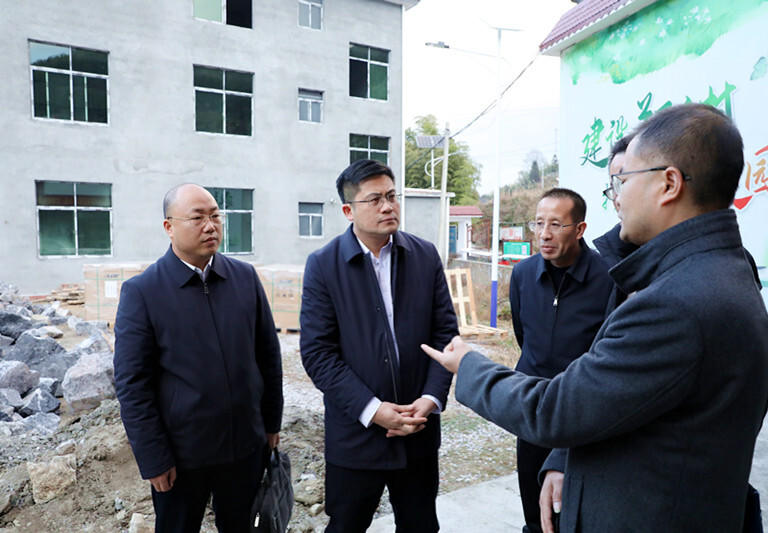 余勋伟到茅坪镇调研乡村振兴工作(图1)