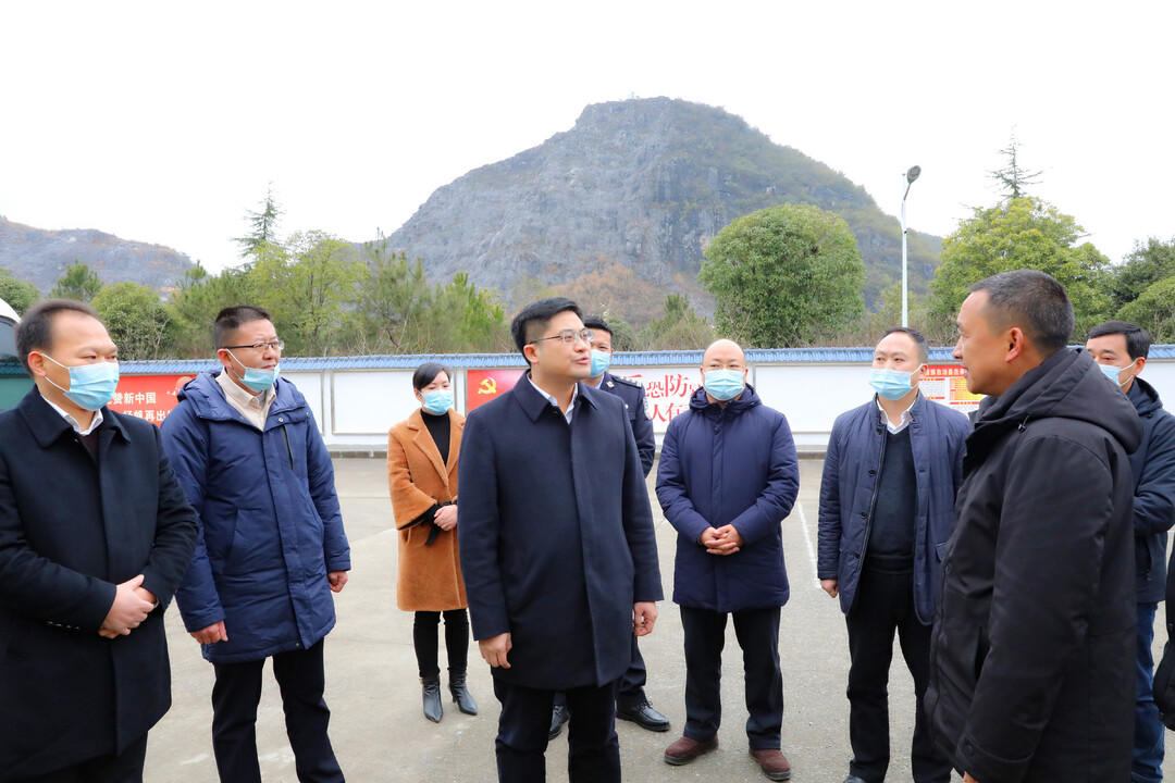 余勋伟看望慰问春节期间坚守岗位工作人员(图2)