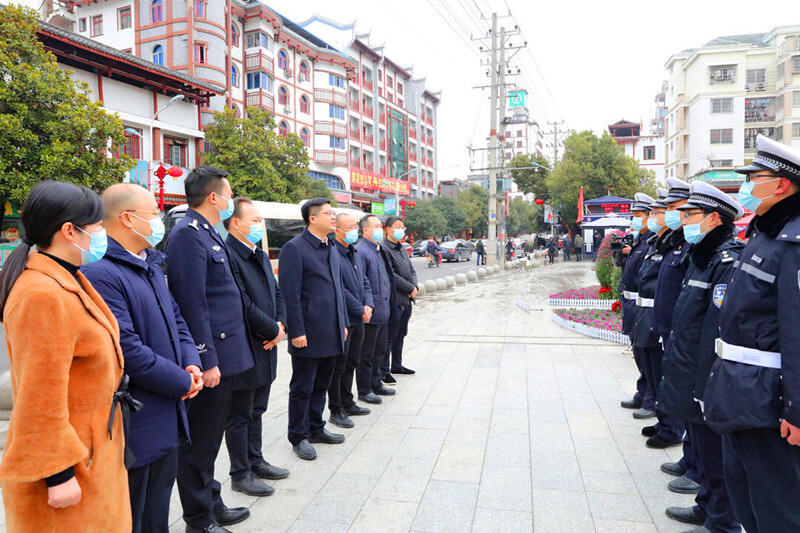 余勋伟看望慰问春节期间坚守岗位工作人员(图1)