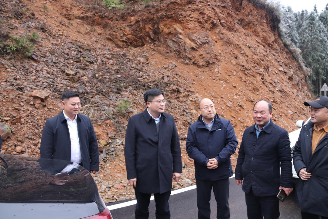 余勋伟春节期间督导消防安全道路交通等工作(图1)
