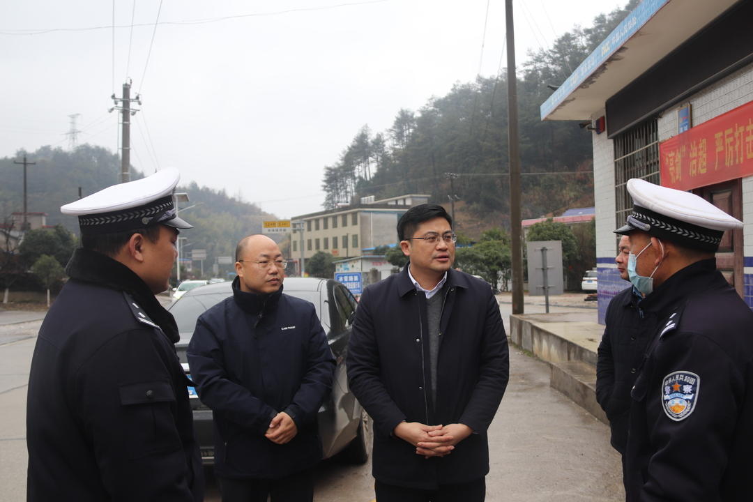 余勋伟春节期间督导消防安全道路交通等工作(图2)