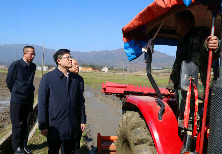 余勋伟深入乡镇调研农业农村工作(图1)
