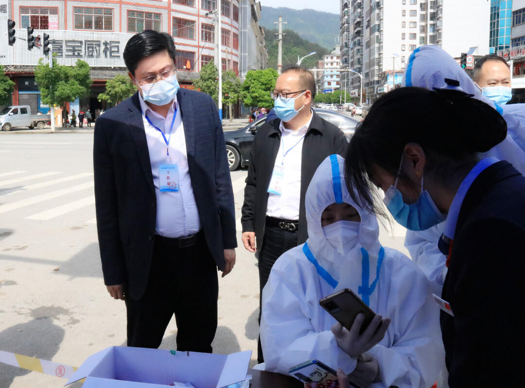 城步开展城区区域全员核酸检测(图1)