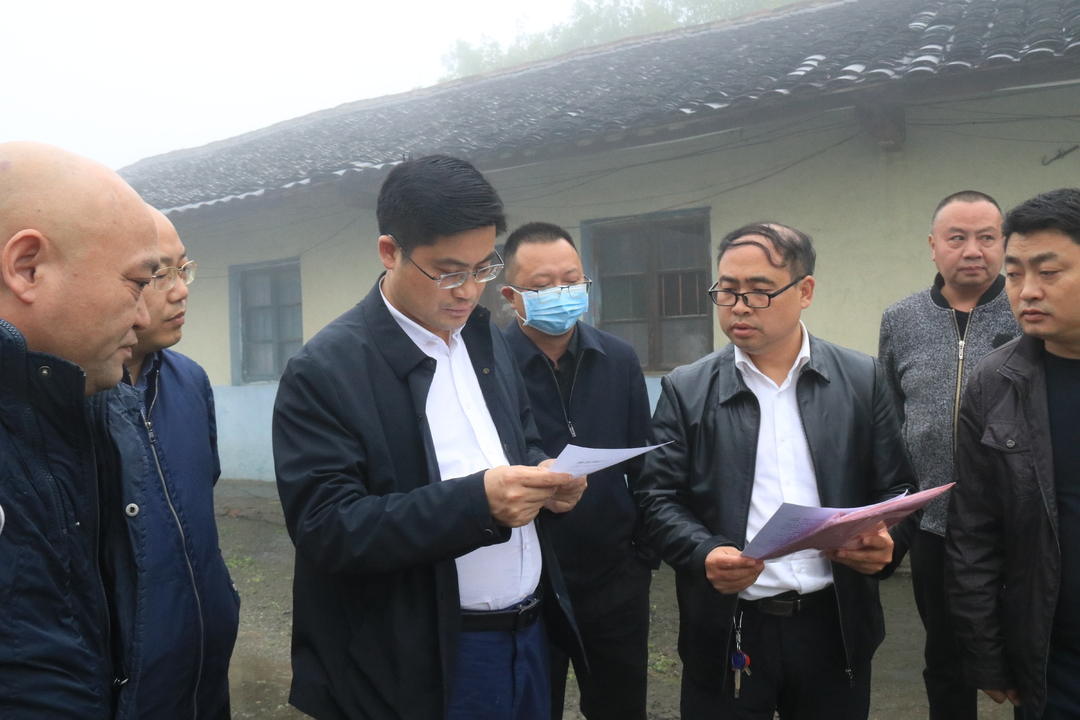余勋伟到茅坪镇督导尾矿库汛期安全生产工作(图1)