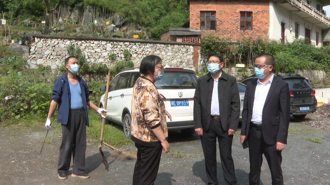 陈立发调研督导儒林镇中心社区市级卫生县城复审工作(图1)