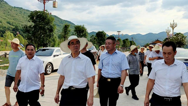 市人大常委会到城步调研关于党和国家民族政策在民族地区落实情况(图1)