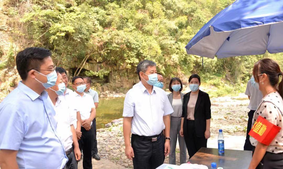 严华在城步苗族自治县调研时强调：着力守底线保安全促发展 高质量完成全年目标任务(图1)