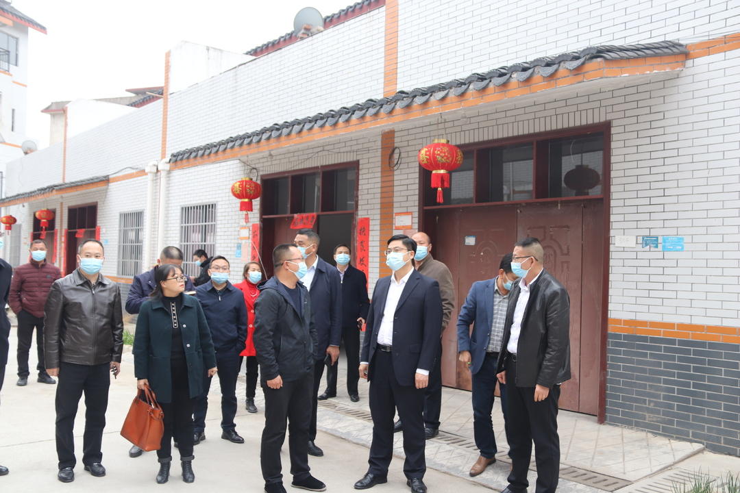 余勋伟督导易地扶贫搬迁后续扶持问题整改工作(图1)