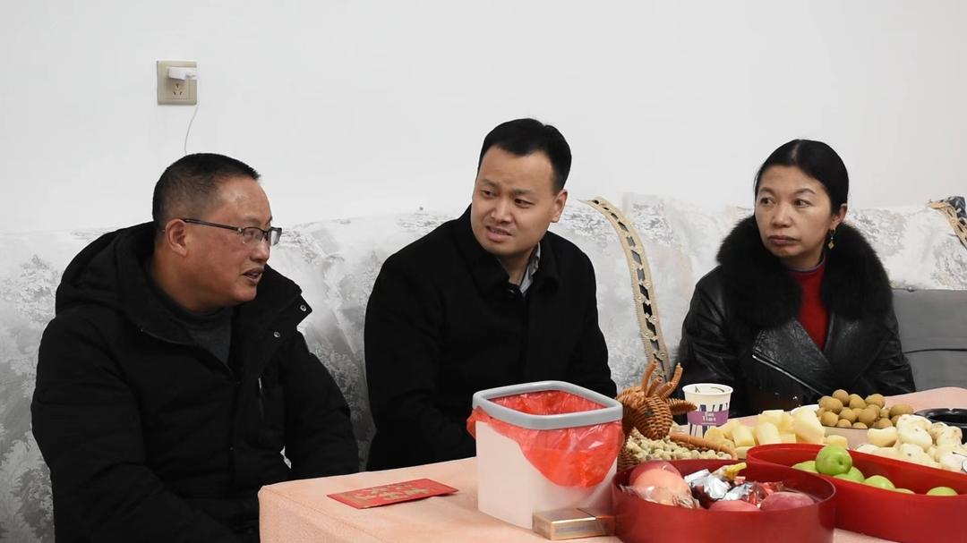 曾艺走访慰问高层次教育人才(图1)