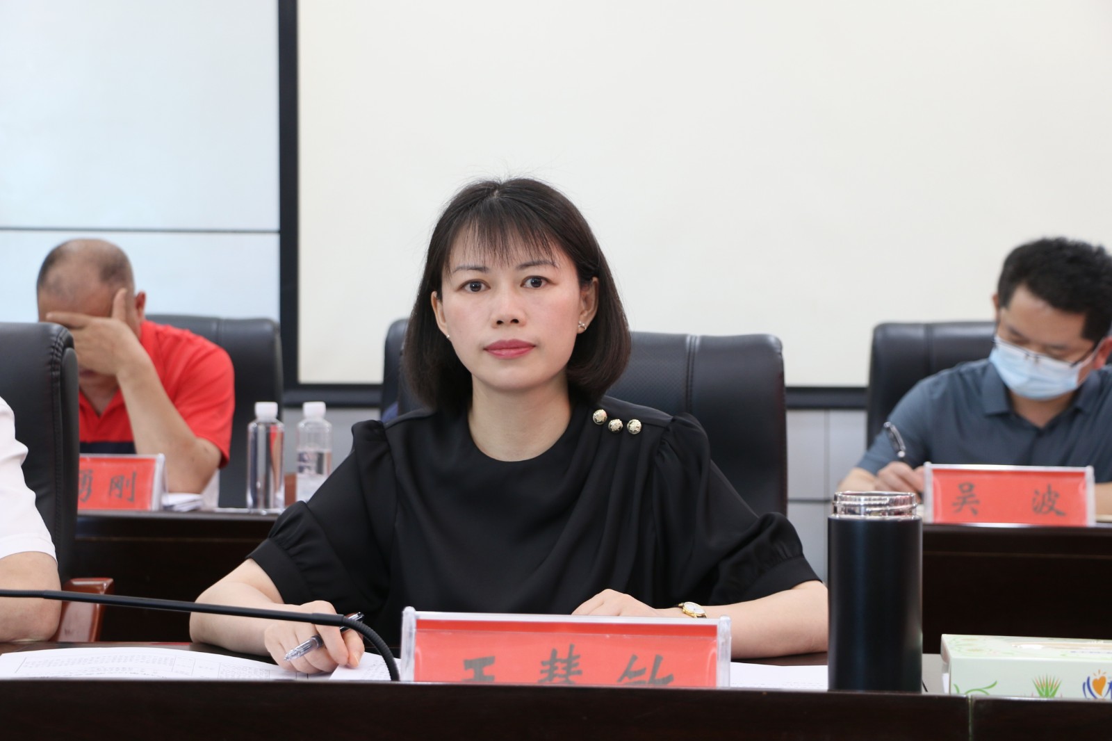 王慧敏主持召开县政府2023年第12次常务会议(图2)