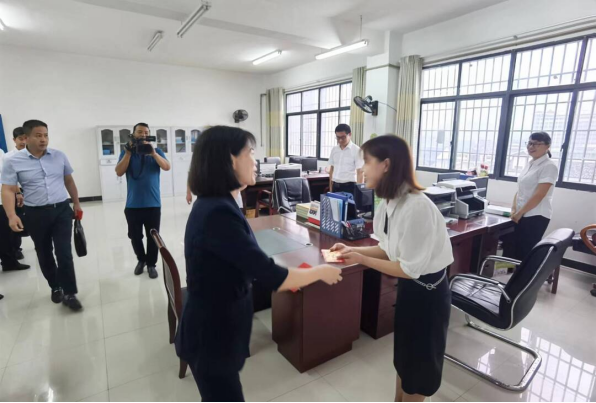 王慧敏到芙蓉学校调研并开展教师节慰问活动(图2)