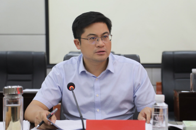 余勋伟主持召开全县优化营商环境调度会(图1)