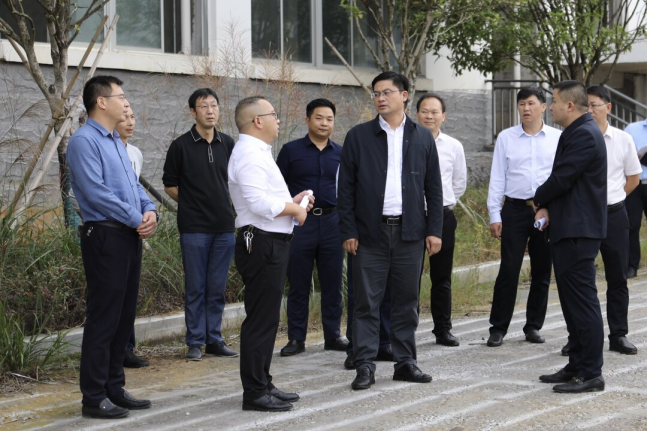 余勋伟带队调度重点建设项目工作(图1)