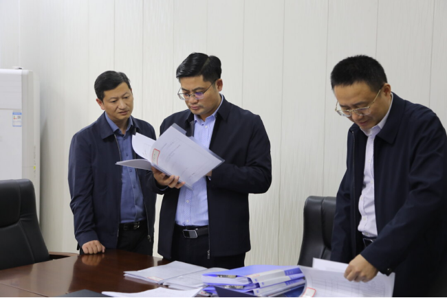 余勋伟调研联系企业并督导食品安全工作(图1)