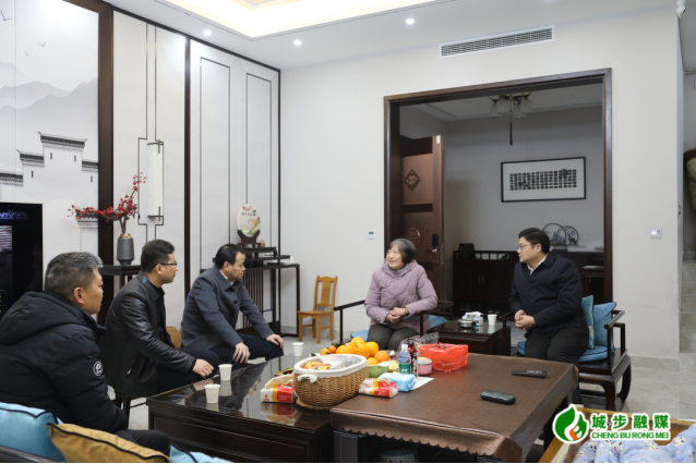 余勋伟率队走访慰问离退休干部(图1)