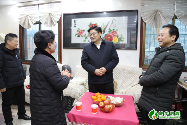 余勋伟率队走访慰问离退休干部(图6)