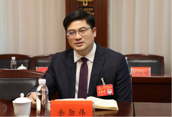 余勋伟等县领导参加城步苗族自治县第十八届人民代表大