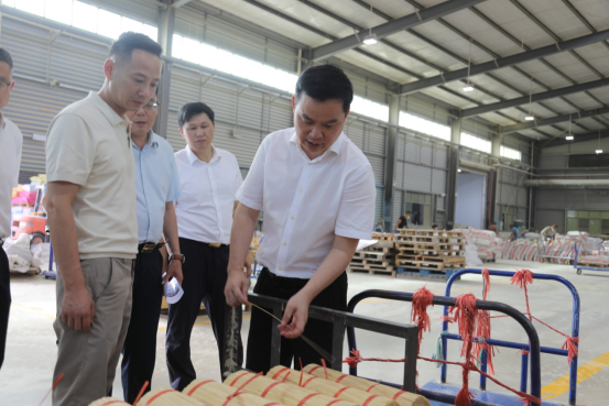 何德波调研全县重点项目和企业(图3)